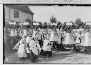 Glockenweihe Bingen; Priester bei der Glockenweihe