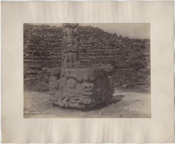 Altar und Stele D. Blick nach Norden.