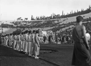 Jubiläumsfeier im Panathinaikos-Stadion (Jubiläumsfeier zur 100-Jährigen Unabhängigkeit Griechenlands?)