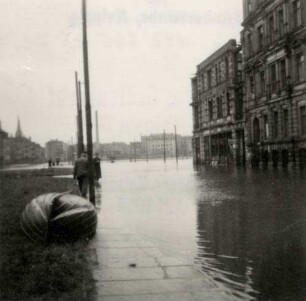 Hochwasser-Katastrophe Juli 1954 : Richard-Lipinski-Str. gegen Friedrich-Ebert-Str.
