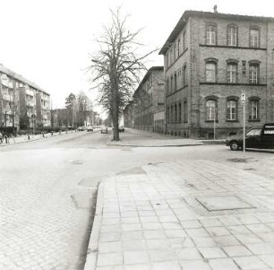 Cottbus, Karl-Liebknecht-Straße / Ecke Lausitzer Straße. Infanteriekaserne der Bundeswehr (1886). Straßenansicht von Westen
