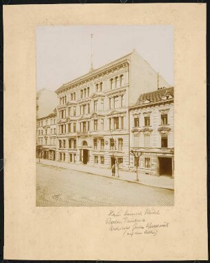 Wohnhaus Heinrich Keibel II, Berlin-Mitte: Vorderansicht mit Gustav Knoblauch