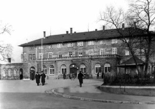 Aalen Empfangsgebäude Bahnhofsvorplatz Reisende