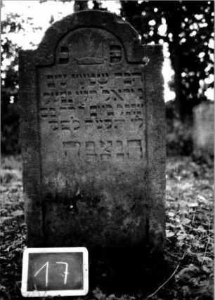 Grabstein 17 [Nir S. 39 Nr. 2.08]