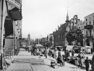 Malbork (Marienburg), Markt mit Altem Rathaus. Blick nach Nordosten