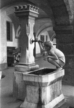 Berchtesgaden: Nicki am Brunnen