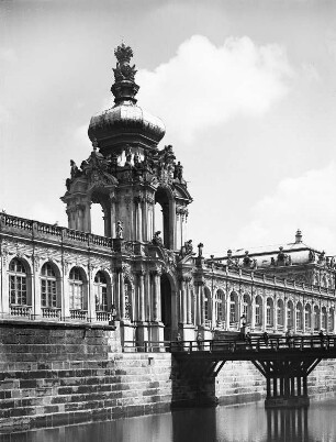 Dresden-Altstadt. Zwinger. Kronentor mit Zwingerbrücke