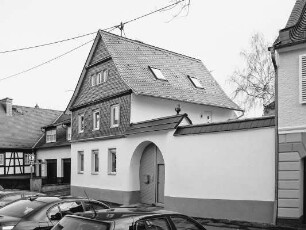 Oestrich-Winkel, Friedensplatz 8