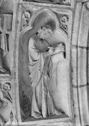 Südliches Westportal — Linke Archivolte — Johannes schreibt