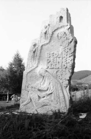 Oberrotweil: Weinsymbolstein