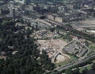 Luftaufnahme, Blick von Nord-Osten auf den Zoologischer Garten. Berlin-Charlottenburg, Budapester Straße, Hardenbergplatz