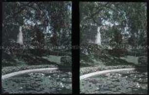 Blick auf eine Villa mit Garten und Seerosenteich in Viña del Mar