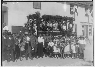 Erntedankfest in Sigmaringen 1934; Umzugswagen vor dem Konsumverein Sigmaringen