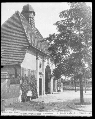 Torgebäude am Friedhof in Friedrichsfelde