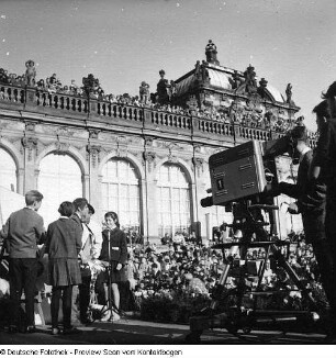Meister Nadelöhr während des Aufnahmen zu einer Sendung des Kinderfernsehens der DDR im Zwinger in Dresden