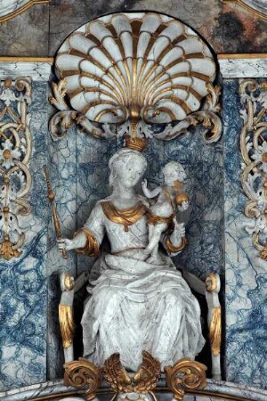 Hochaltar Marienstuhl — Thronende Madonna