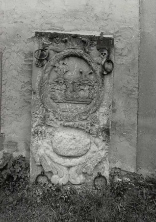 Königshain (Kreis Görlitz), Friedhof. Grabplatte für ?