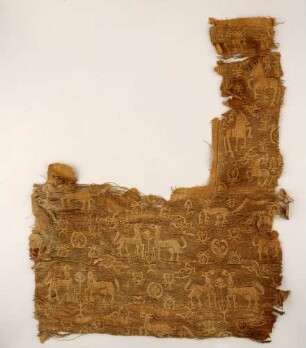 Fragment mit Tierdekor mit sekundär applizierten Geweben