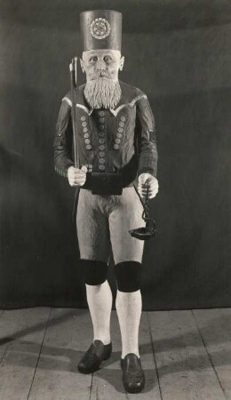 Der Nußknacker Bartl-Krauss (um 1930, R. Hauck; Holz, geschnitzt, bemalt)