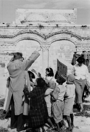 Reisefotos Orient. Jerusalem. Ölberg. Deutscher Tourist mit Kindergruppe