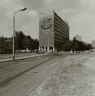 Dresden, Budapester Straße 5. Gebäude ehem. Wirtschaftsrat des Bezirkes Dresden (1966; H. Konrad, Entwurd G. Müller, H.-G- Bedrich)