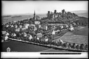 Stolpen. Stadtansicht mit Burg. Luftbild-Schrägaufnahme von Südwest