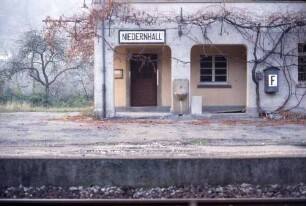Niedernhall Empfangsgebäude Trinkwasserbrunnen Fernsprecher Stationsschild