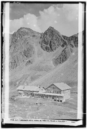 Stubaier Alpen. Stubaier Alpen. Dresdner Hütte (2308 Meter) mit Trögler