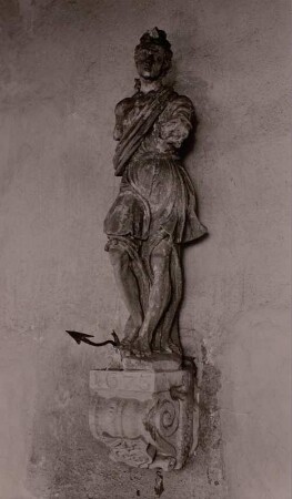 Steinfigur " Die Hoffnung" von einem Bürgerhaus