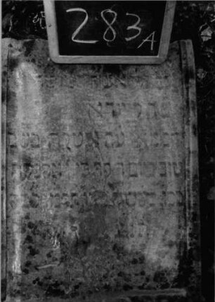 Grabstein 283 (Index: 100090168) Material: Sandstein Zustand: beschäd/stark verwitt/Textverlust Maße HxBxT: 75x45x12 cm Beschreibung: Stele, Schriftfeld eingetieft: Grabstein 283A
