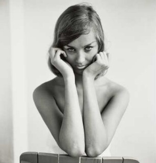 "Beauty shot", Modell Anna Bjoerck mit weißen Lippen