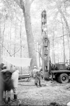 Freiburg: Mooswald, Bohrturm bei der Arbeit
