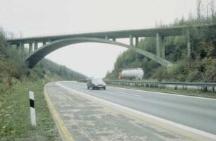 BW 239b, Bogenbrücke