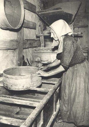 Graupenmühle in Tätschwitz : Nahrung - Mahlen und Stampfen von Korn. Ort: Ptačecy / Tätzschwitz. Graupenmühle.