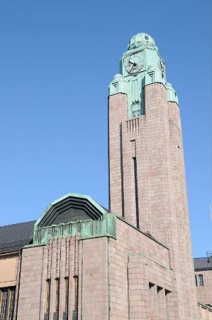 Architekturdenkmal : Turm des 1919 erbauten Hauptbahnhofes. Aufgenommen im April 2008. Foto Uwe Gerig