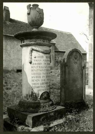 bei Göllheim. Grabstein des Johann Adam Wagner +1837 und seiner Ehefrau Elisabeth + 1850. R