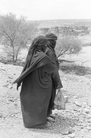 Zwei verschleierte Frauen auf dem Hochzeitsberg, Sanaa
