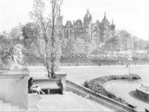 Schweriner Schloss vom Museumsvorplatz aus