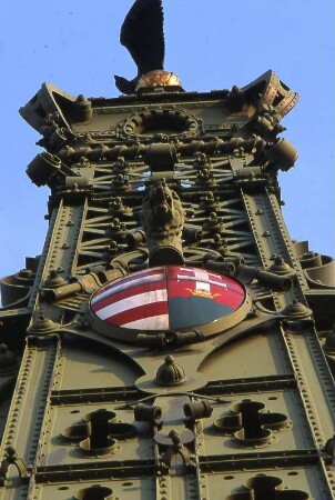 Budapest - Brückenpfeiler : Brückenpfeiler der Kettenbrücke. Aufgenommen in Budapest 2001