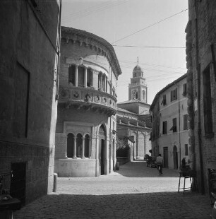 Straße bei der Kirche Santa Maria Nuova