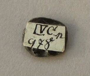 Zierat aus Obsidian (?)