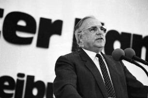 Freiburg im Breisgau: Bundeskanzler Helmut Kohl auf dem Landesparteitag der CDU Baden-Württemberg