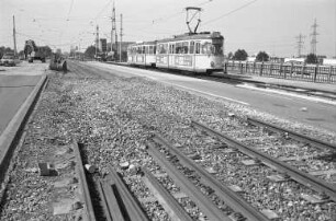 Bau einer neuen Brücke über die Autobahn bei Karlsruhe-Durlach für sechsspurigen Autoverkehr zwischen Durlach und dem Autobahndreieck Karlsruhe