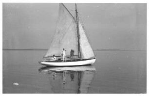Deutschland. Segelboot in Küstengewässern