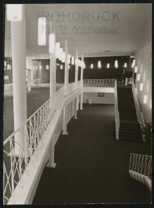 Stadttheater, Krefeld: Treppenaufgang vom Foyer Ranggeschoss
