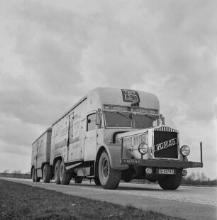 Bahlsen-Lastkraftwagen mit Anhänger