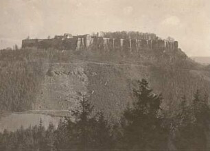 Elbsandsteingebirge. Festung Königstein vom Nordende des Quirls