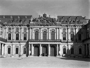 Ehemalige fürstbischöfliche Residenz —