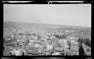 Blick auf das Goldene Horn (Meeresarm, Istanbul, Türkei), Pera (= Beyoðlu, Istanbul, Türkei)