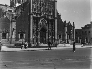 Südportal der Kathedrale von Mexiko-Stadt : Das Portal zum Tabernakel der Kathedrale von Mexiko-Stadt an der Plaza Seminario.